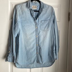 Madewell classic denim button up shirt medium